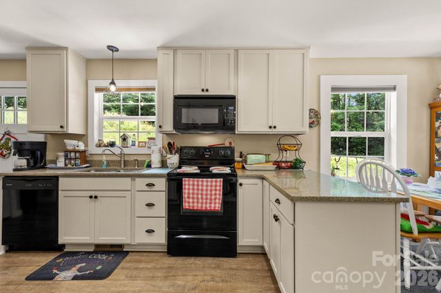 54 Thad Johnson Road, Saluda, NC 28773