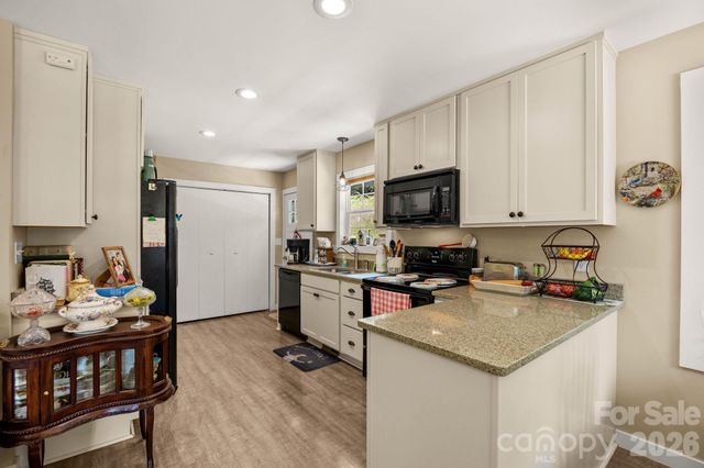 54 Thad Johnson Road, Saluda, NC 28773