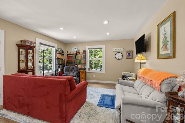 54 Thad Johnson Road, Saluda, NC 28773
