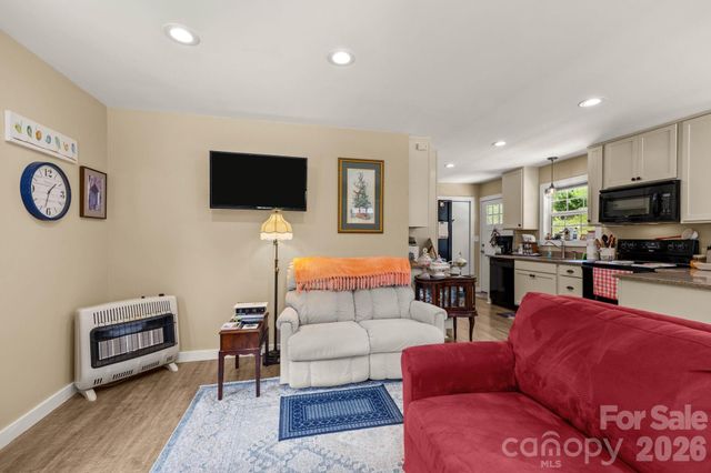 54 Thad Johnson Road, Saluda, NC 28773