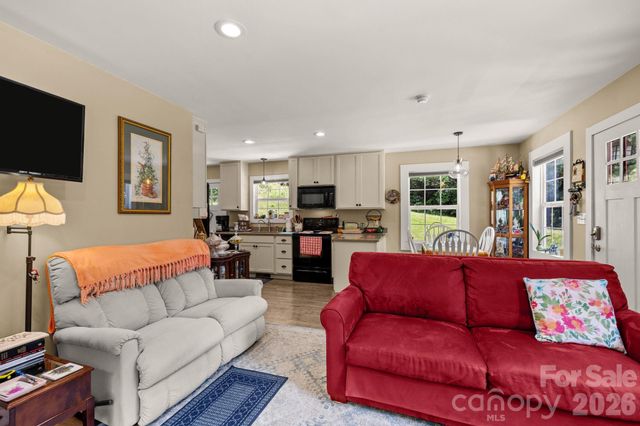 54 Thad Johnson Road, Saluda, NC 28773