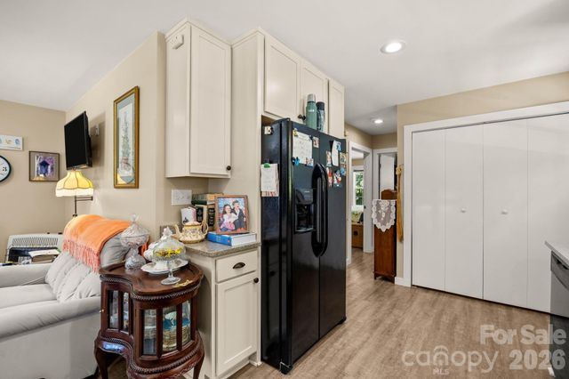54 Thad Johnson Road, Saluda, NC 28773