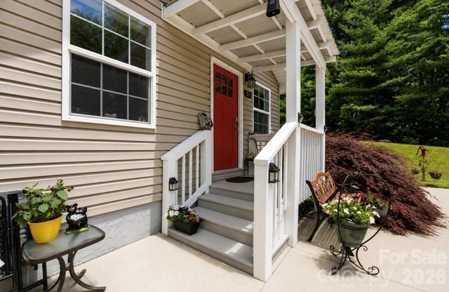 54 Thad Johnson Road, Saluda, NC 28773