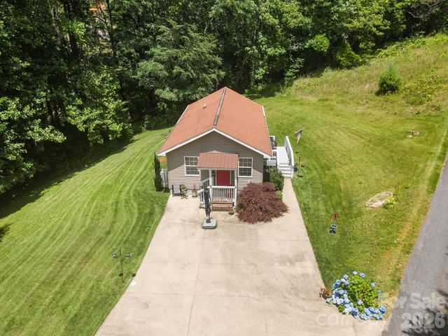 54 Thad Johnson Road, Saluda, NC 28773