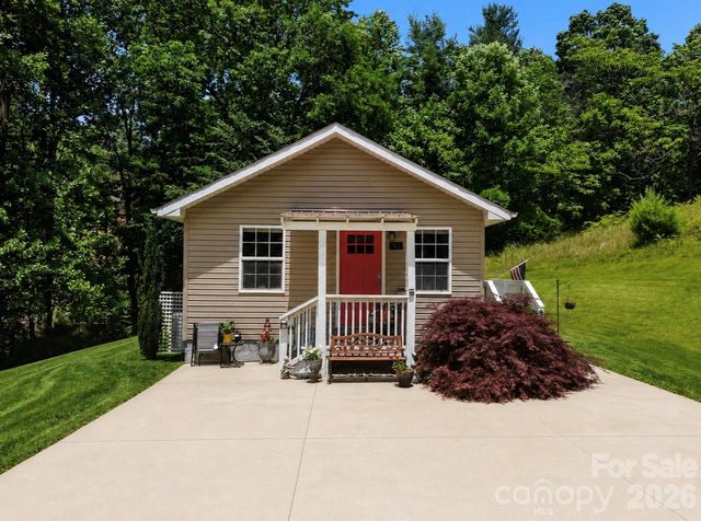 54 Thad Johnson Road, Saluda, NC 28773