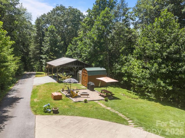 54 Thad Johnson Road, Saluda, NC 28773
