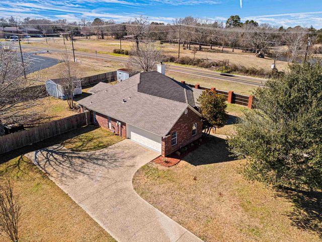 102 Fairway, Chandler, TX 75758