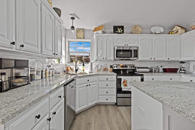 102 Fairway, Chandler, TX 75758