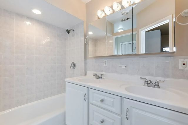 919 Greenwood Avenue, Deerfield, IL 60015