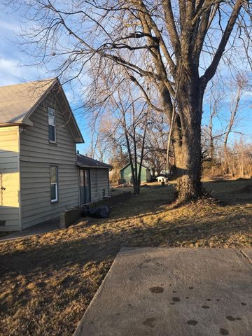 2423 W Olive Street, Springfield, MO 65802