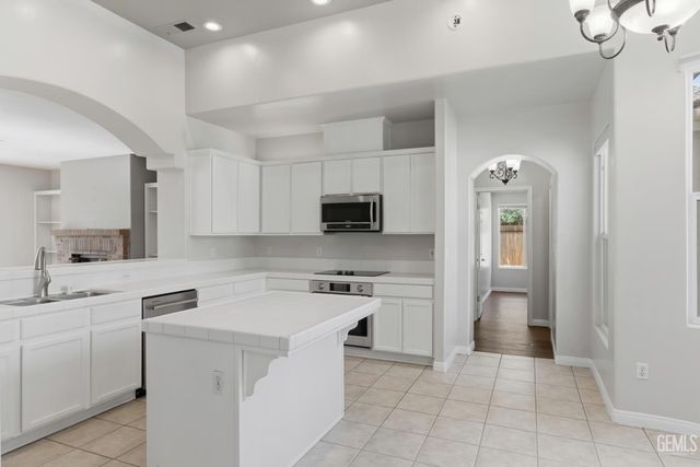 2812 Chiselhurst Court, Bakersfield, CA 93311