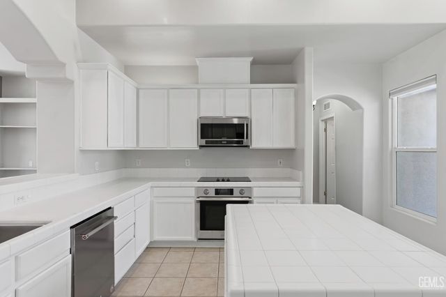 2812 Chiselhurst Court, Bakersfield, CA 93311