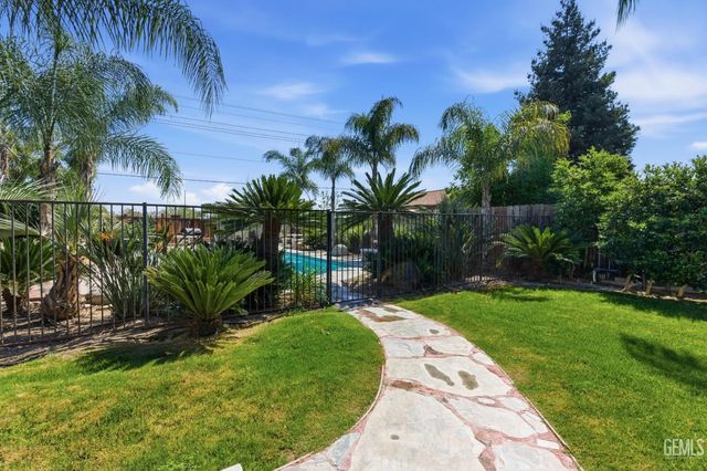 2812 Chiselhurst Court, Bakersfield, CA 93311