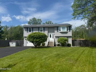 32 Scully Avenue, Colonie, NY 12110