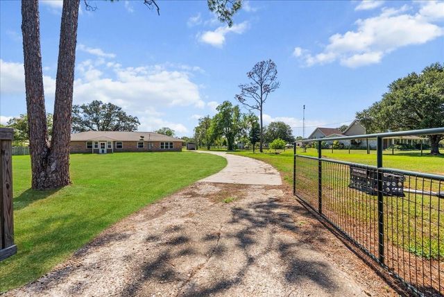 4215 County Road 182, Alvin, TX 77511