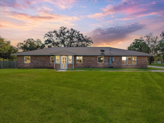 4215 County Road 182, Alvin, TX 77511
