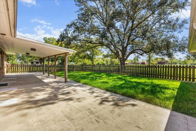 4215 County Road 182, Alvin, TX 77511