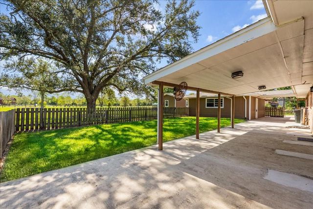 4215 County Road 182, Alvin, TX 77511