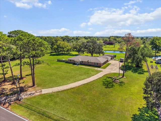 4215 County Road 182, Alvin, TX 77511
