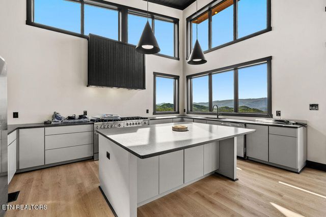 2860 Red Sky Drive, Sevierville, TN 37862