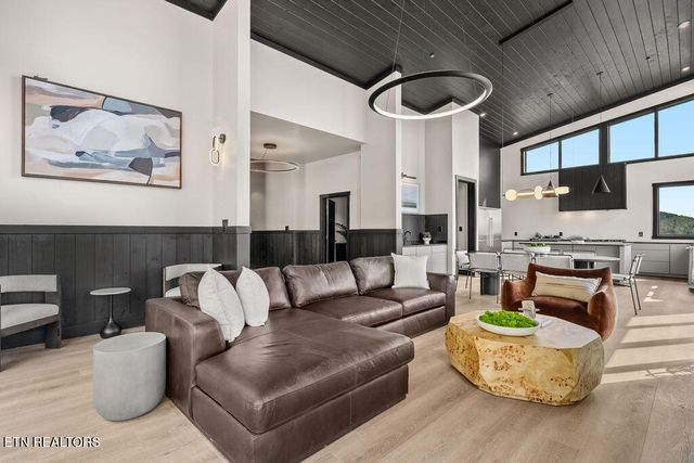 2860 Red Sky Drive, Sevierville, TN 37862