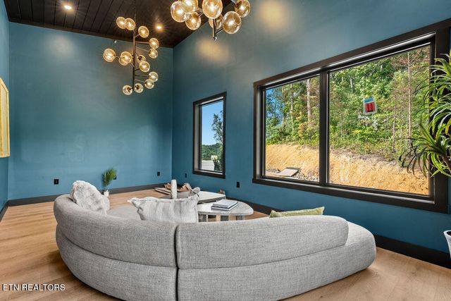 2860 Red Sky Drive, Sevierville, TN 37862