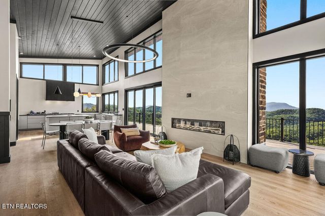 2860 Red Sky Drive, Sevierville, TN 37862