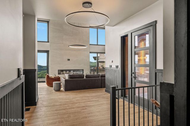 2860 Red Sky Drive, Sevierville, TN 37862