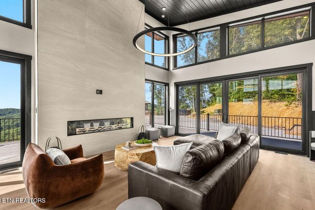 2860 Red Sky Drive, Sevierville, TN 37862