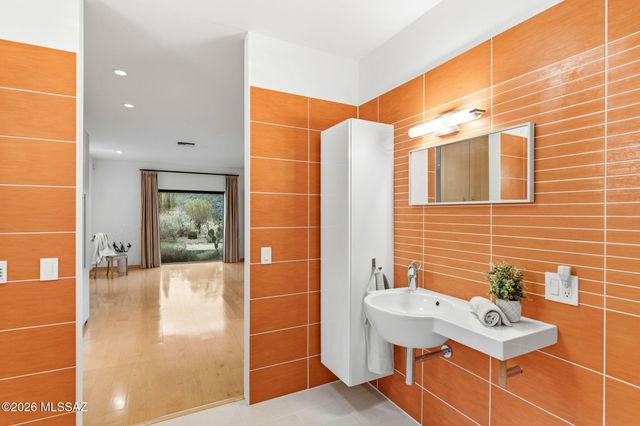 5070 N Valley View Road, Tucson, AZ 85718