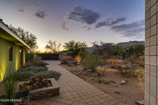 5070 N Valley View Road, Tucson, AZ 85718