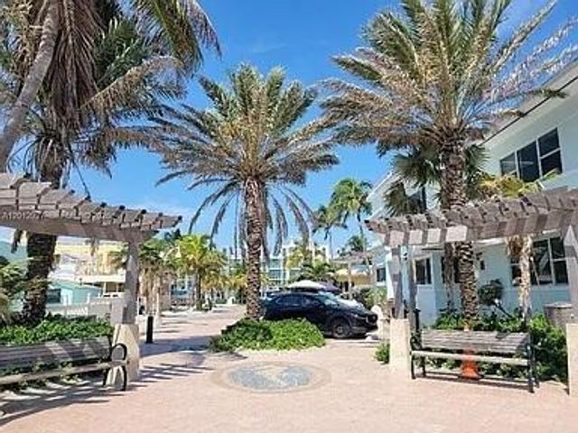 322 Harding Street B205, Hollywood, FL 33019