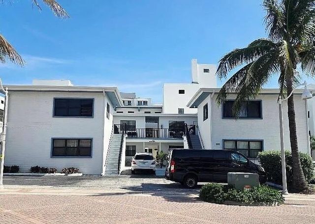 322 Harding Street B205, Hollywood, FL 33019