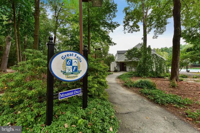 10225 FOREST LAKE DR, Great Falls, VA 22066