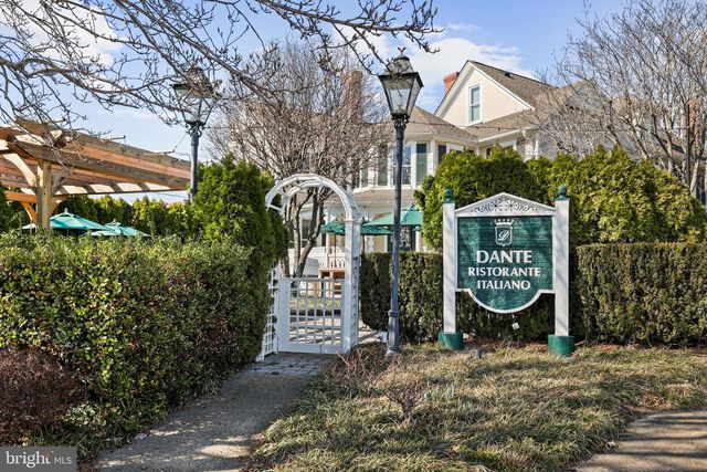 10225 FOREST LAKE DR, Great Falls, VA 22066