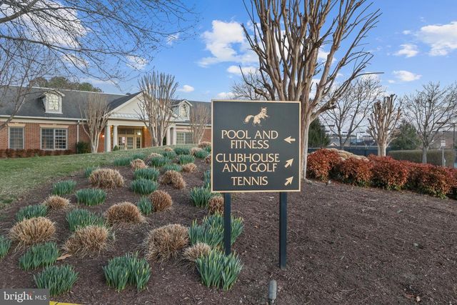 10225 FOREST LAKE DR, Great Falls, VA 22066