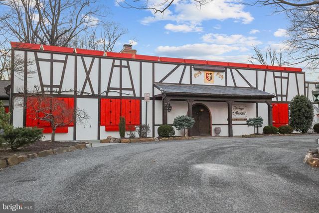 10225 FOREST LAKE DR, Great Falls, VA 22066