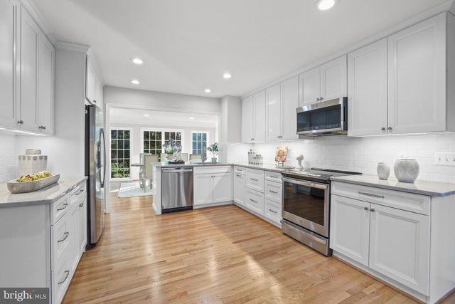 10225 FOREST LAKE DR, Great Falls, VA 22066