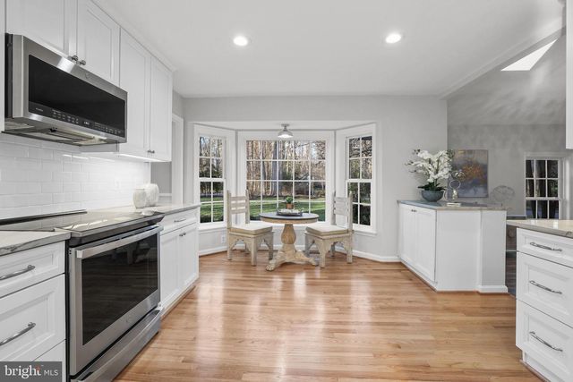 10225 FOREST LAKE DR, Great Falls, VA 22066