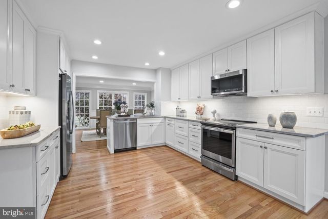 10225 FOREST LAKE DR, Great Falls, VA 22066