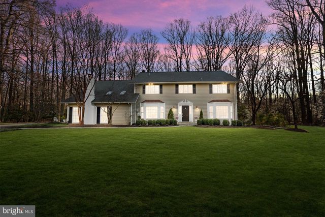 10225 FOREST LAKE DR, Great Falls, VA 22066