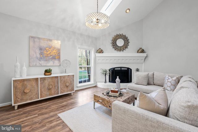 10225 FOREST LAKE DR, Great Falls, VA 22066