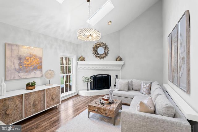 10225 FOREST LAKE DR, Great Falls, VA 22066