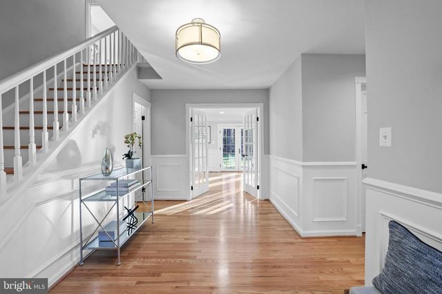 10225 FOREST LAKE DR, Great Falls, VA 22066