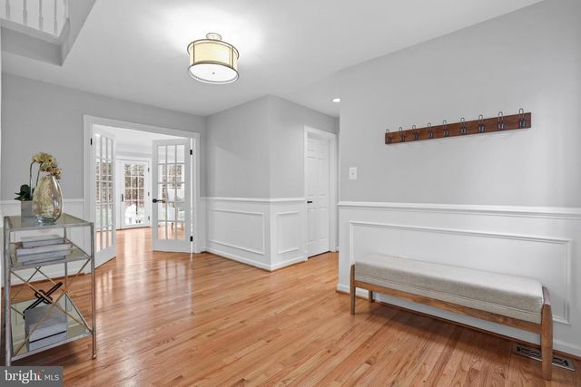 10225 FOREST LAKE DR, Great Falls, VA 22066