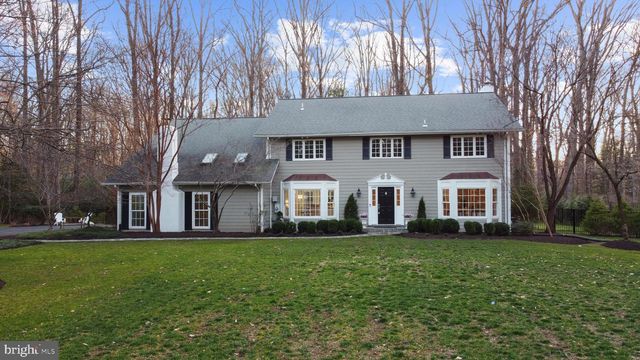 10225 FOREST LAKE DR, Great Falls, VA 22066