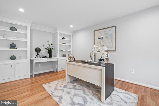 10225 FOREST LAKE DR, Great Falls, VA 22066