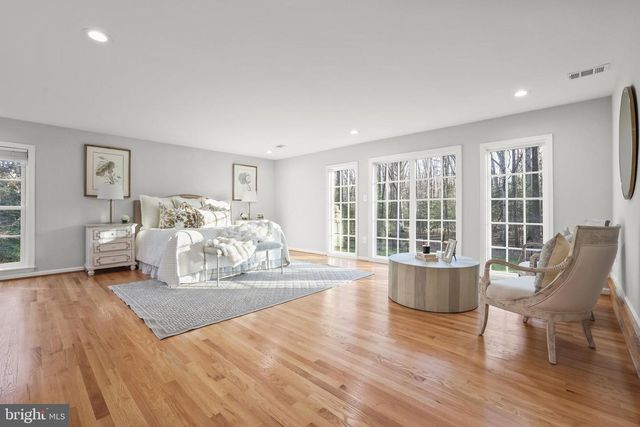 10225 FOREST LAKE DR, Great Falls, VA 22066