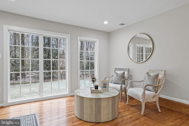 10225 FOREST LAKE DR, Great Falls, VA 22066