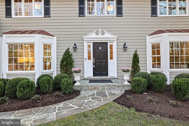 10225 FOREST LAKE DR, Great Falls, VA 22066